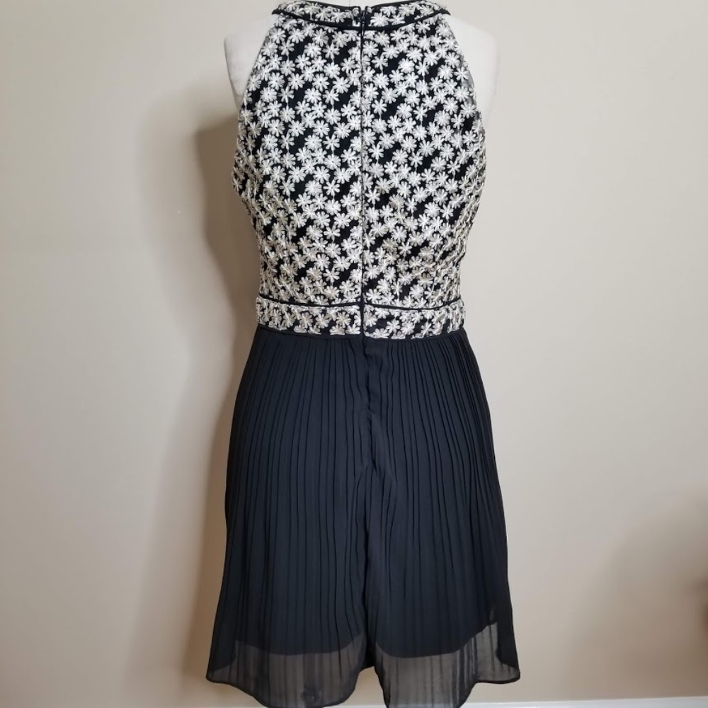 Romeo + Juliet Couture Dress - Picture 5 of 8